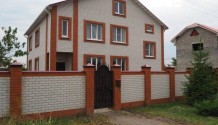 Фото жилой и благоустроенный коттедж 198 м2 в городской черте