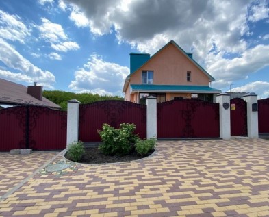 Яркий и эмоциональный полностью благоустроенный коттедж 180м2 + гараж в мкр. Новый