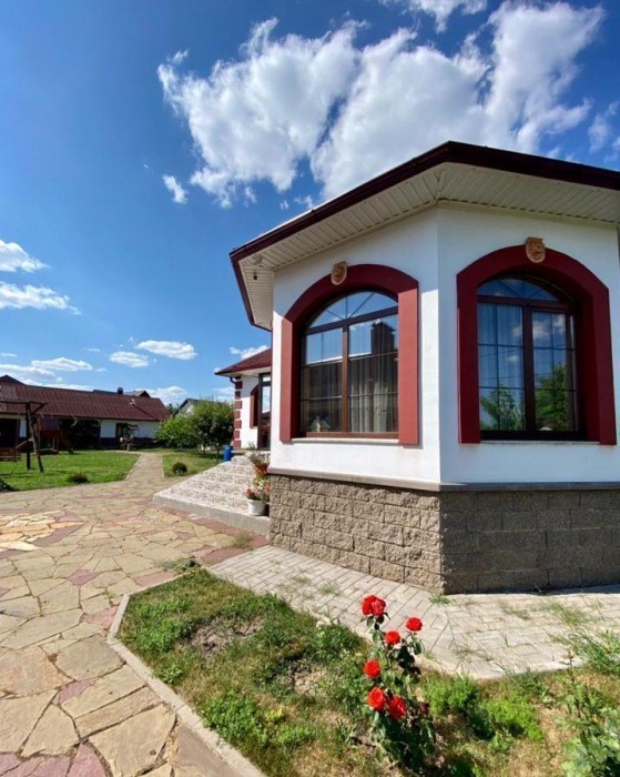 Фотография 3 - Меблированный дом 180 м2 с ГАРАЖОМ,БАНЕЙ,ГОСТЕВЫМ ДОМОМ в Таврово