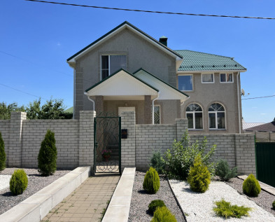 Продам жилой и благоустроенный дом в п. Дубовое