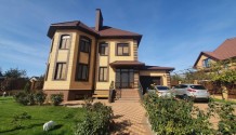 Фото жилой и благоустроенный коттедж 300 м2 расположенный в п. дубовое