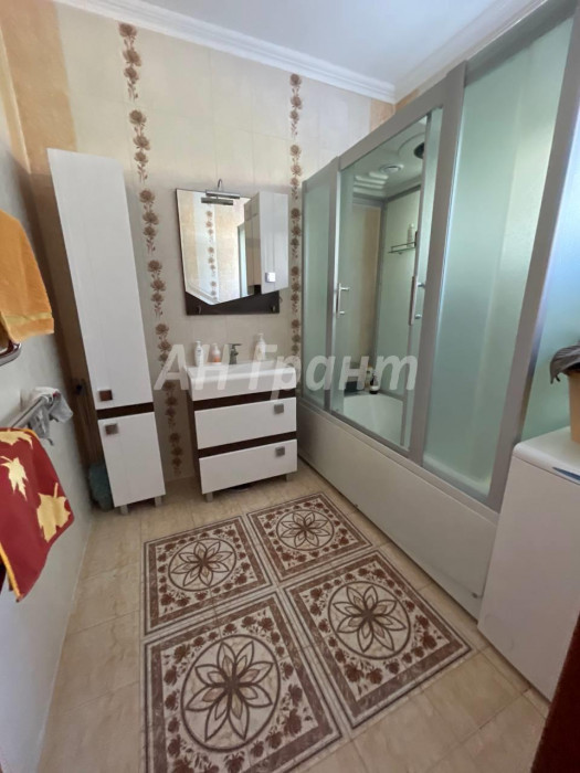 Фотография 38 - Жилой 4х-комнатный ДОМ 220 м2 с МЕБЕЛЬЮ, БАНЕЙ, бассейном, ГАРАЖОМ . ГОСТЕВЫМ ДОМОМ И БИЛЬЯРДОМ. в Дубовое