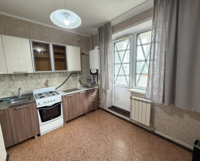 Продам однокомнатную квартиру с мебелью расположенную по ул. Есенина, дом 46а